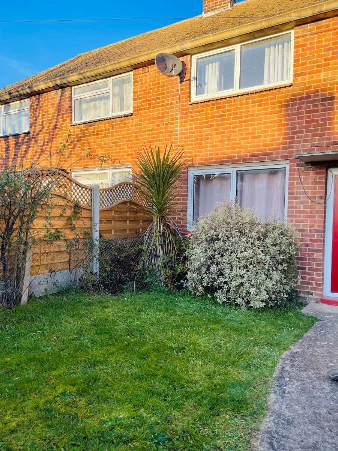 St Ives, King Bed Cosy Home, Parking, Fast Wi Fi سانت آيفز المظهر الخارجي الصورة