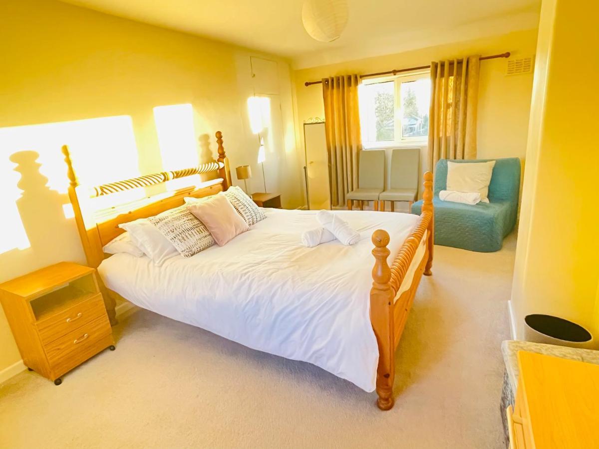 St Ives, King Bed Cosy Home, Parking, Fast Wi Fi سانت آيفز المظهر الخارجي الصورة